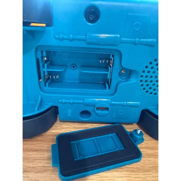 Fisher-Price Little People Serve It Up Food Truck With Figures Playset - Picture 2 of 9